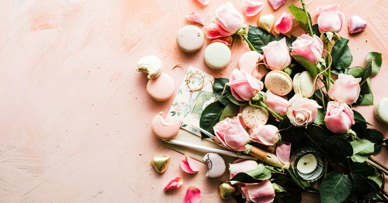 pink rose bouquet with macarons and candles